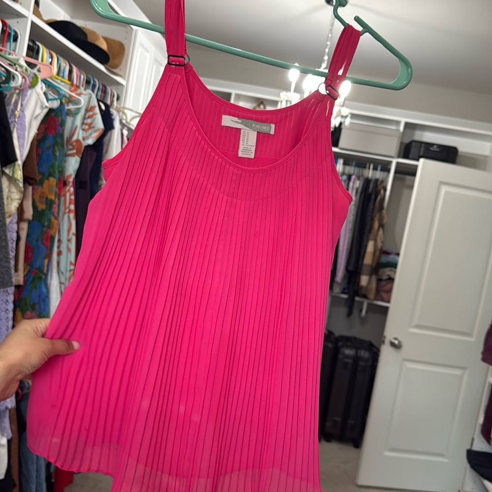 Pink flowy top
Medium
Adjustable Straps